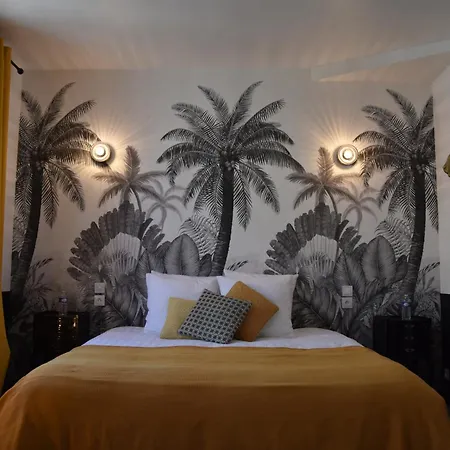 Les Demoiselles Bed & Breakfast *