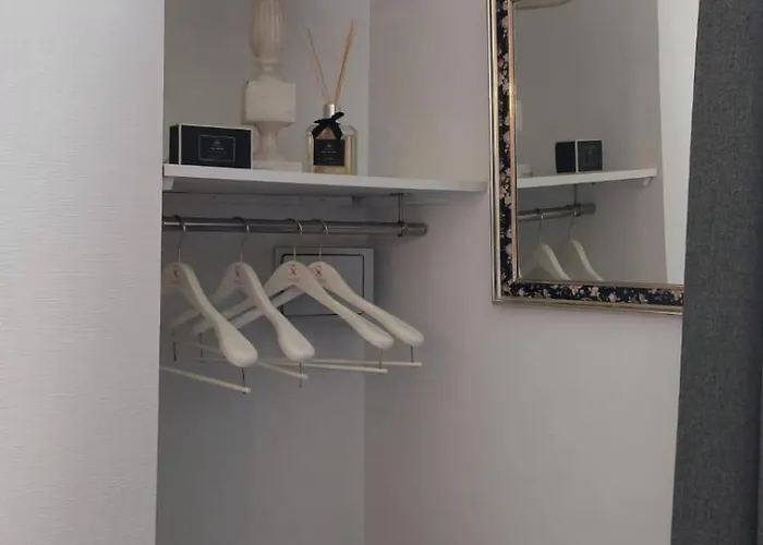 לינה וארוחת בוקר Les Demoiselles 3*