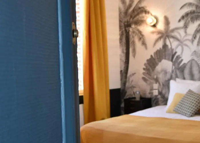 Les Demoiselles 3* הונפלר