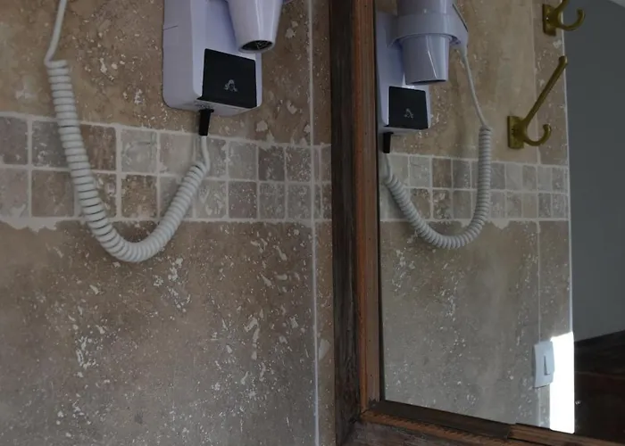 Les Demoiselles לינה וארוחת בוקר הונפלר